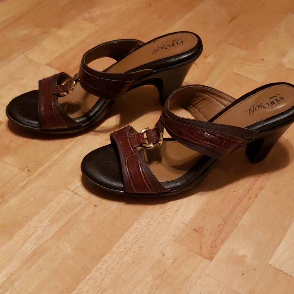 Shoes - Picture 3 of 6